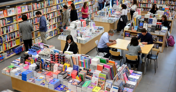 Bán lẻ sách, báo, tạp chí, văn phòng phẩm